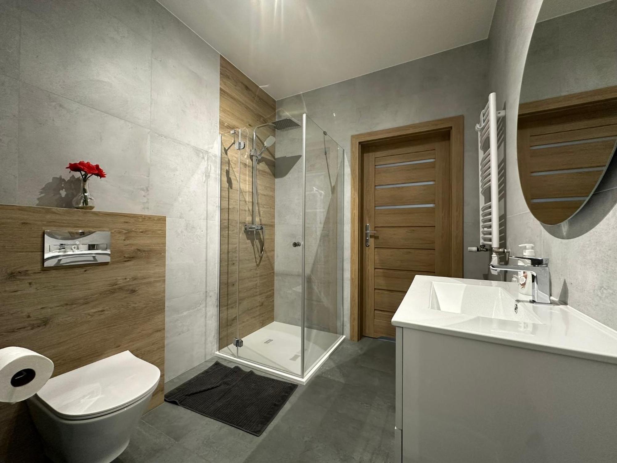 Premium - Red Rose - Self Check-in Apartment